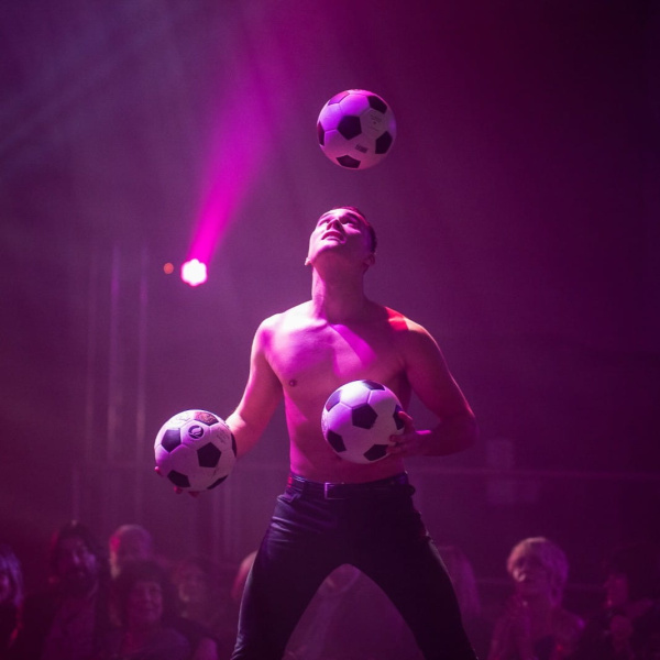 Nigel Voets Juggling